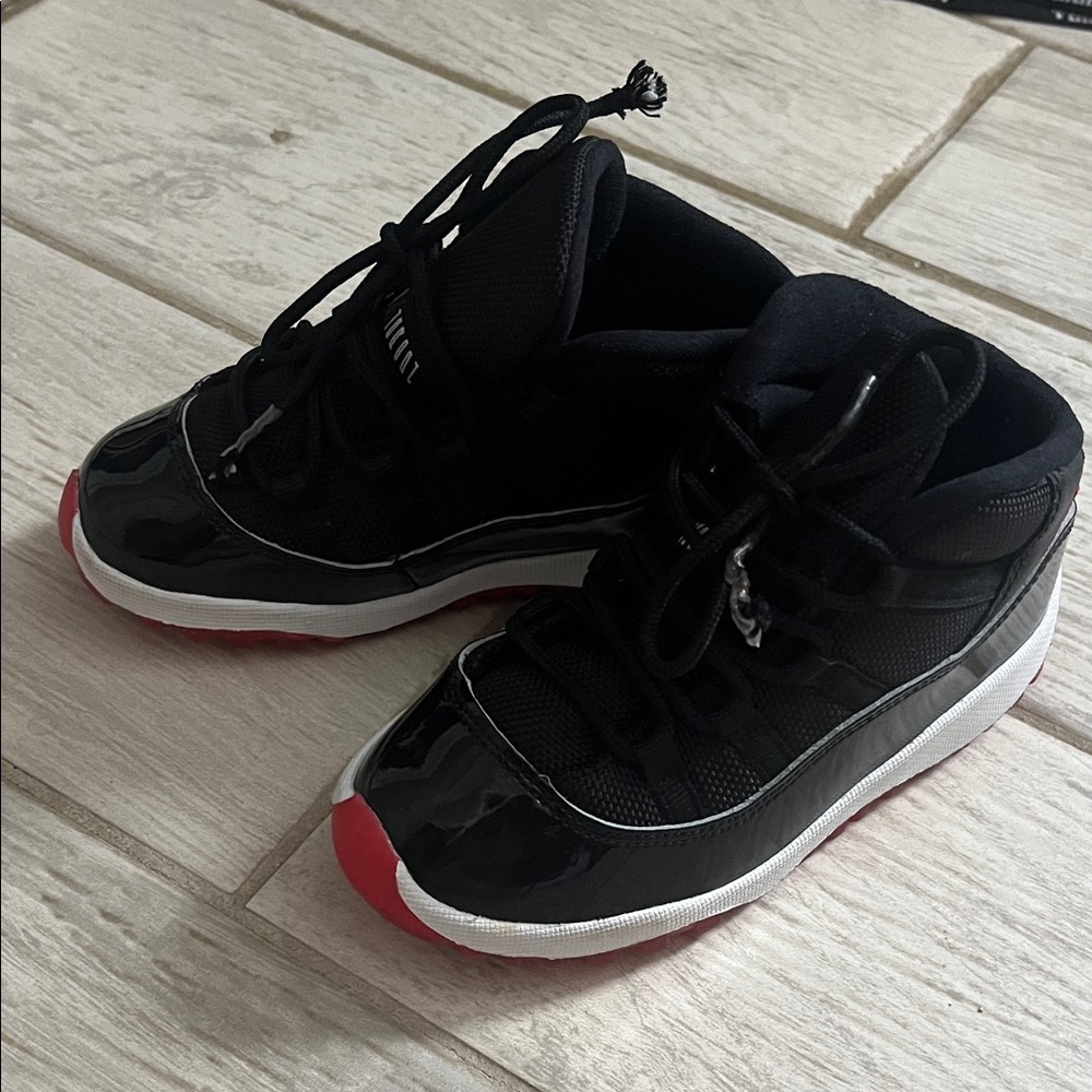 Kids Black and Red Jordans 10c